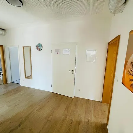 In - Cozystays Apartman