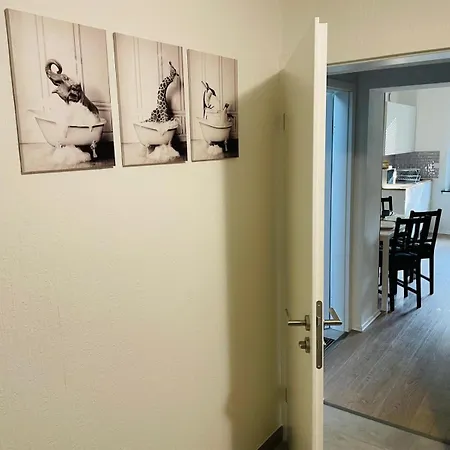 In - Cozystays Apartman *