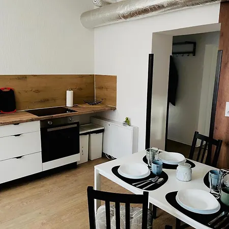 In - Cozystays 아파트