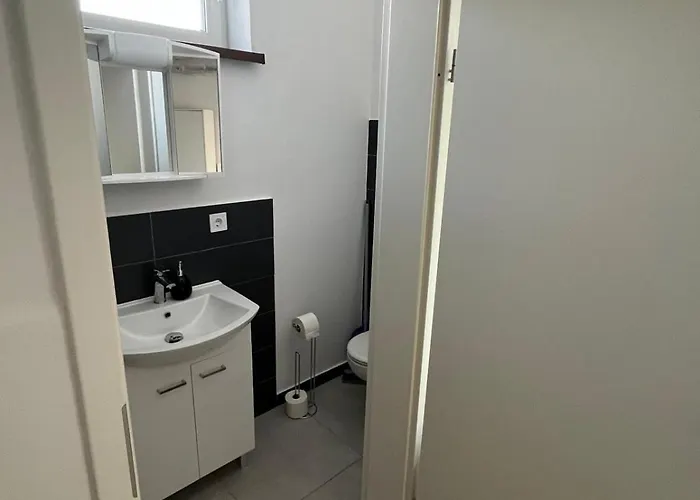 In - Cozystays Apartment *