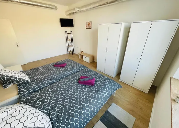 In - Cozystays קאמן